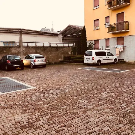Easy Airport Sleep&fly Parking Apartment